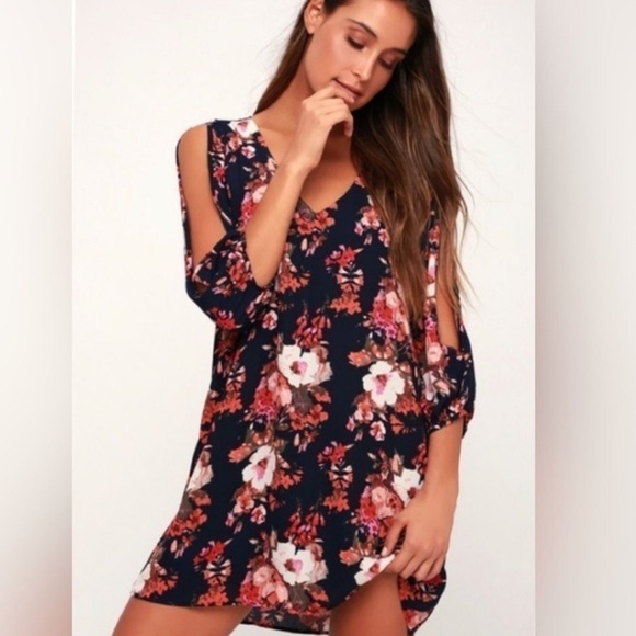 Lulus navy floral mini dress with cut out sleeves. Never worn - Picture 2 of 8